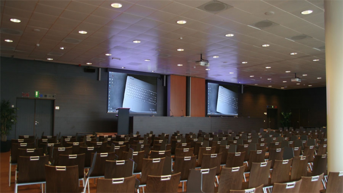 Big meeting room with removable partitions