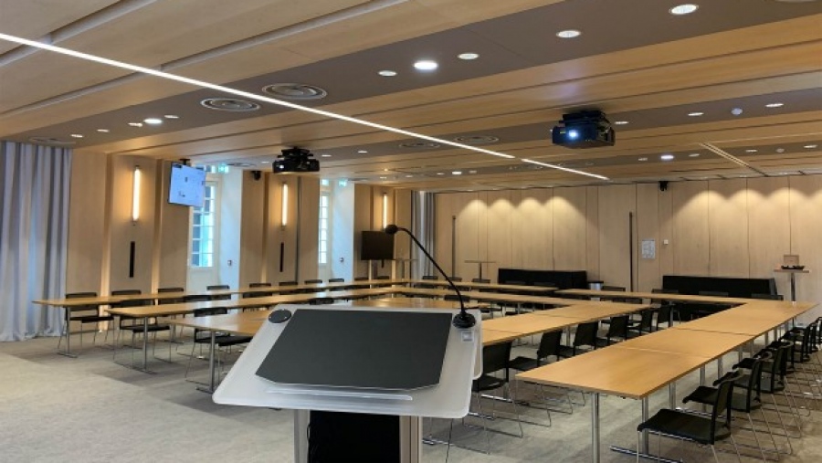 Salle polyvalente - Ledwall intérieur Haute Qualité 135 pouces ( Image = 301x179cm )
