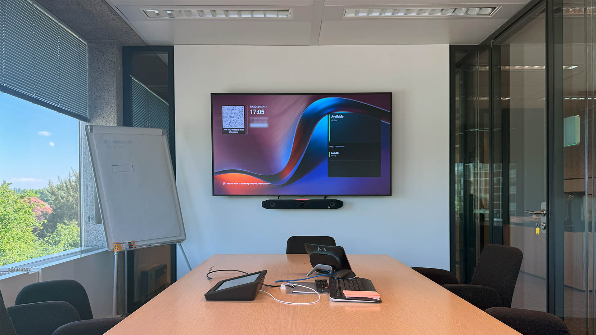 Videoconference Meeting room with partition