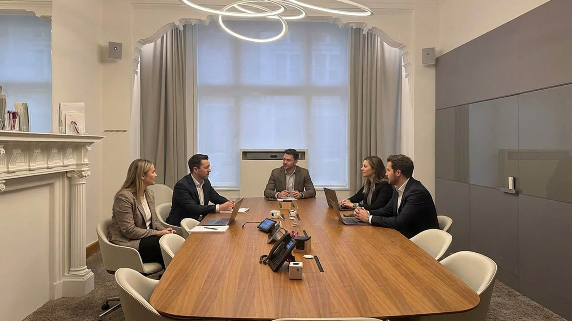 Large meeting room – 24 people